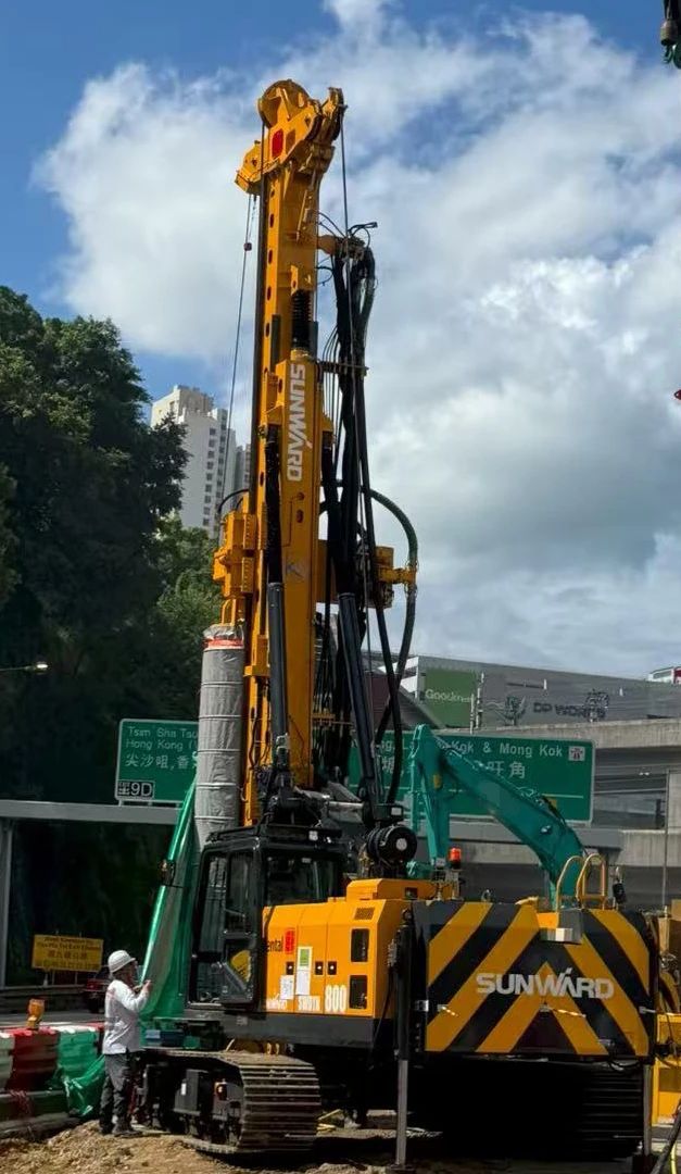 硬核首秀!平博在线智能SWDTH800大直径潜孔锤钻机进击香港市场