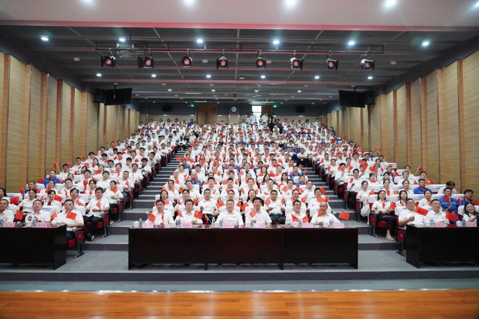 平博在线智能组织集中收看纪念中国人民抗日战争暨世界反法西斯战争胜利80周年大会